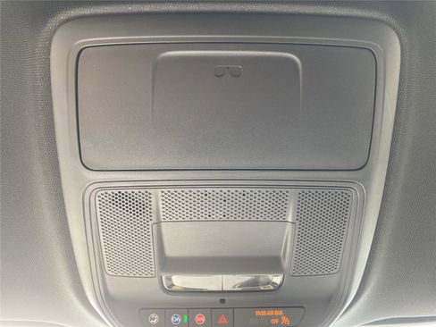 New 2026 Chevrolet Traverse LT image 12