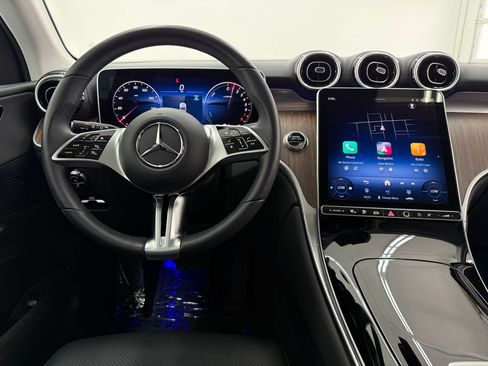 Used 2025 Mercedes-Benz GLC 350e 4MATIC image 29
