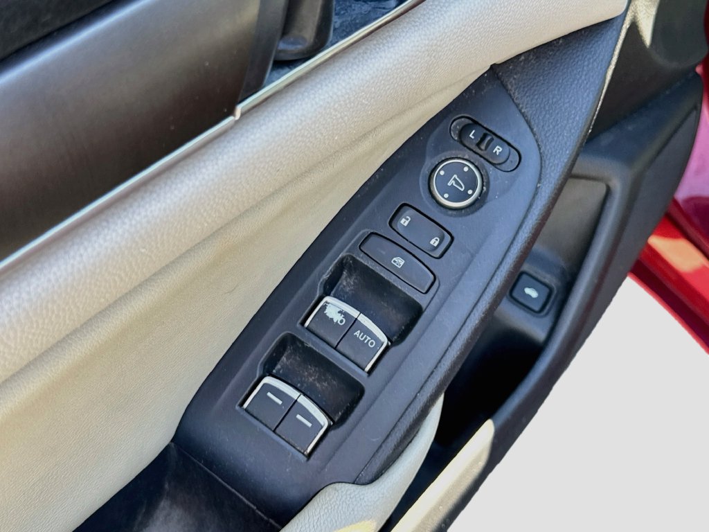 Used 2018 Honda Accord LX image 12