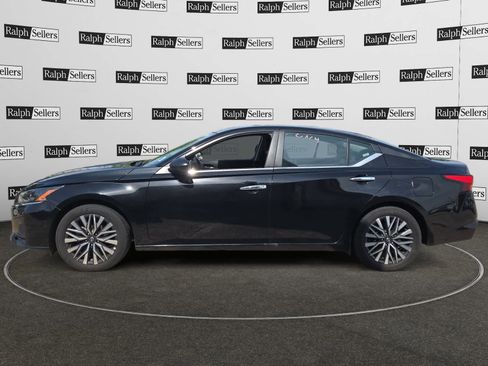 Used 2025 Nissan Altima 2.5 SV FWD image 3