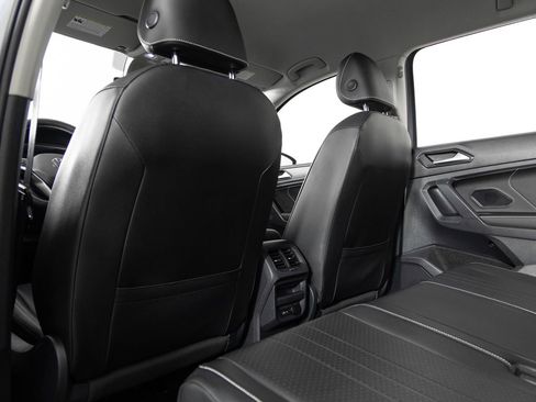 Used 2022 Volkswagen Tiguan SE AWD/4WD image 19