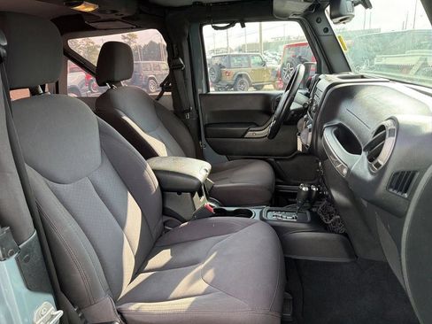 Used 2015 Jeep Wrangler Sport w/ Quick Order Package 24S AWD/4WD image 19