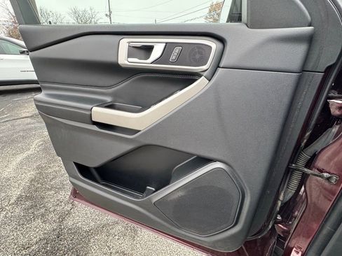 Used 2022 Ford Explorer XLT w/ Equipment Group 202A image 27