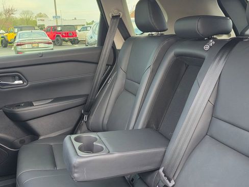 Used 2025 Nissan Rogue SL w/ Tech Package image 37