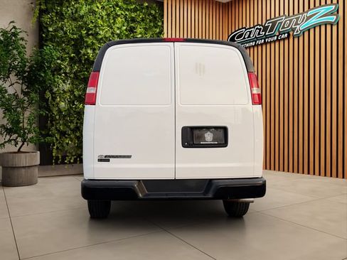 Used 2021 Chevrolet Express 2500 RWD image 4