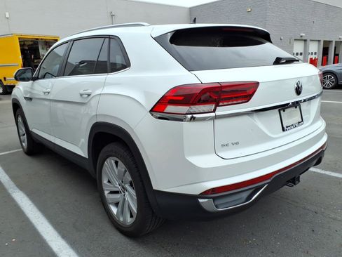 Certified 2022 Volkswagen Atlas Cross Sport SE image 3