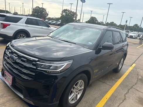 Used 2026 Ford Explorer Active RWD image 3