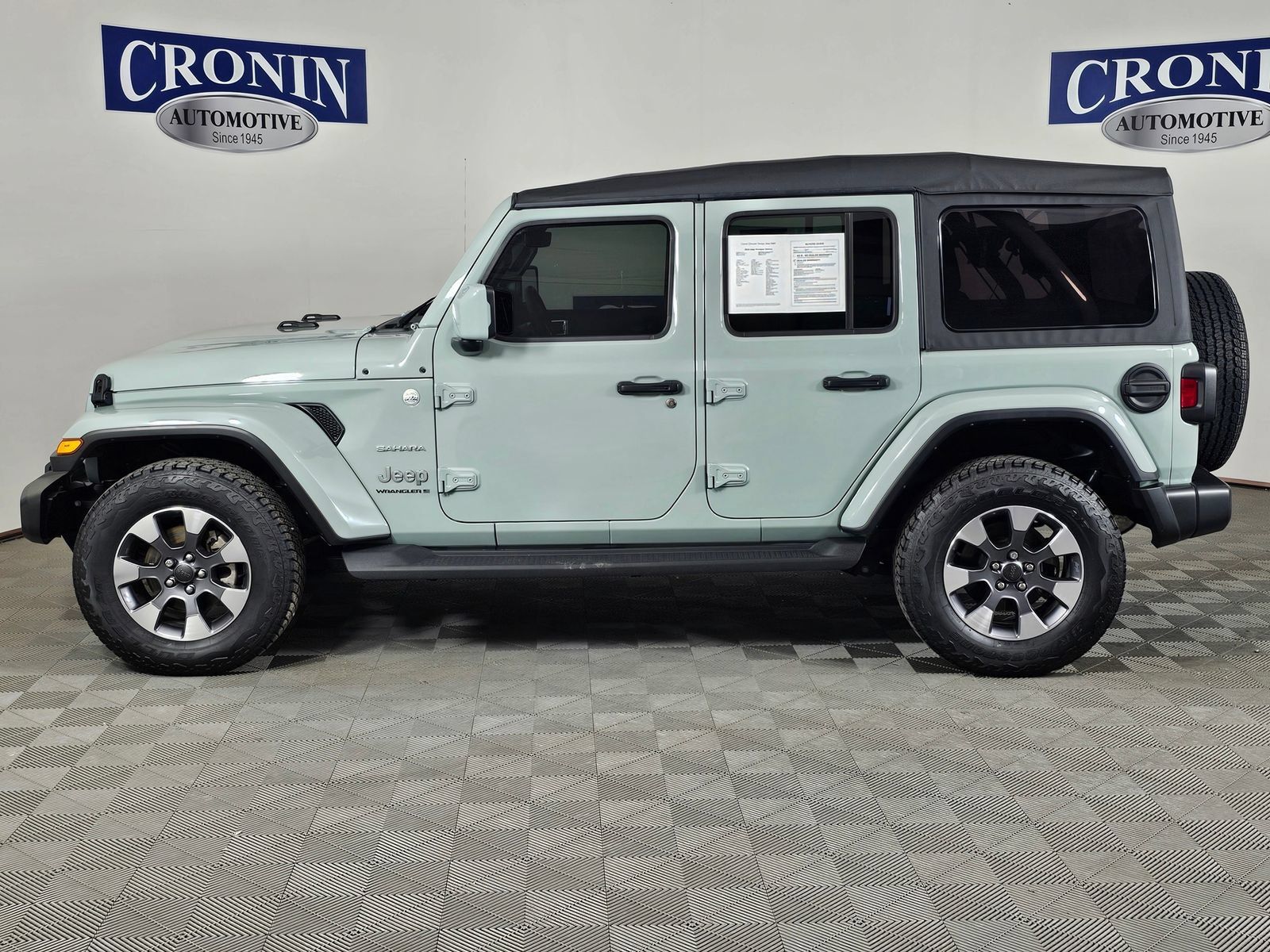 Used 2023 Jeep Wrangler Unlimited Sahara w/ Cold Weather Group AWD/4WD image 38
