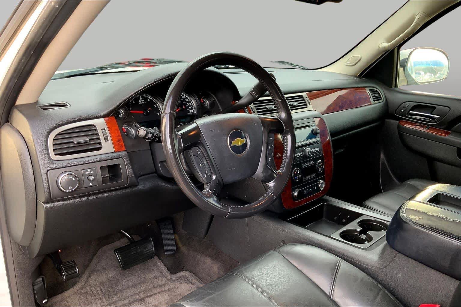 Used 2010 Chevrolet Tahoe LT w/ Luxury Package RWD image 17