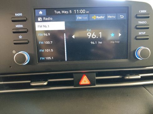 Used 2025 Hyundai Elantra SE FWD image 25