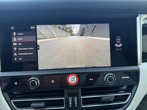 Certified 2023 Porsche Macan AWD/4WD image 30