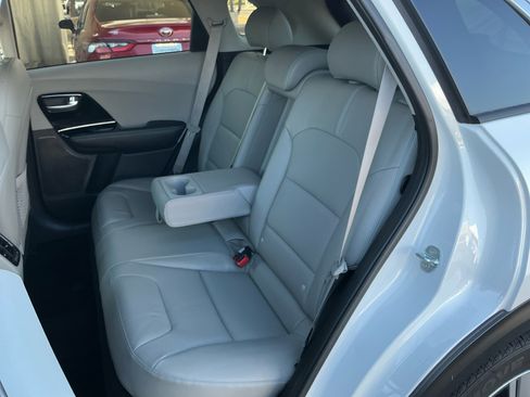 Used 2022 Kia Niro EX Premium image 17