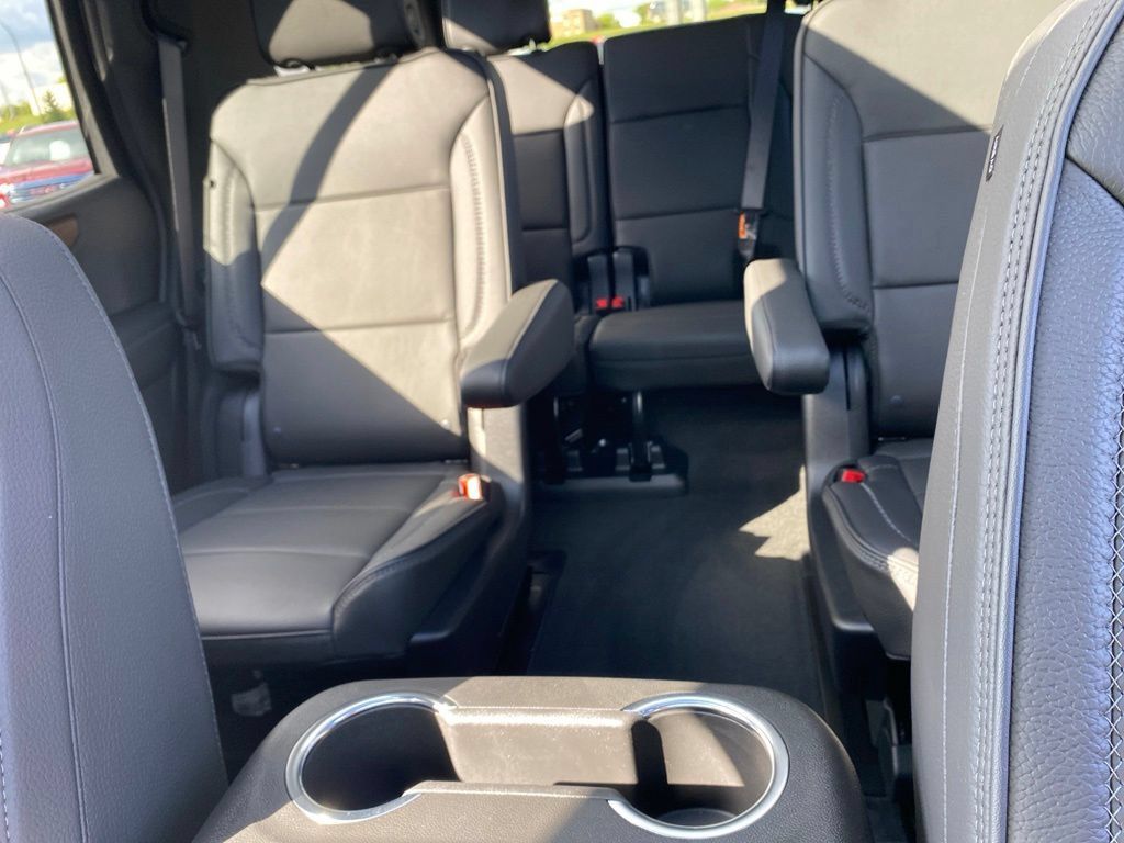 Used 2026 GMC Yukon Denali w/ Sun & Power Step Package AWD/4WD image 26
