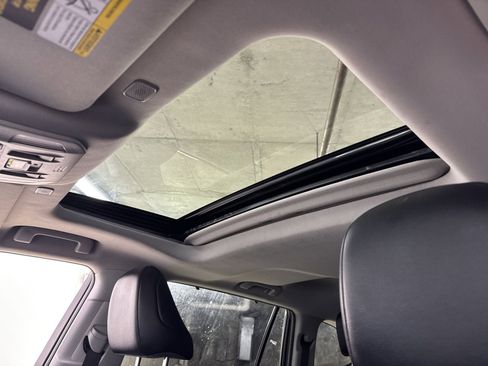 Used 2023 Toyota Highlander XLE AWD/4WD image 36