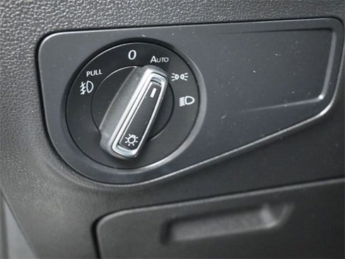 Used 2021 Volkswagen Tiguan SE R-Line w/ 3-Row Tiguan MDO Package image 21