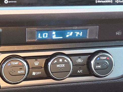 Used 2023 Toyota Tacoma TRD Off-Road image 19