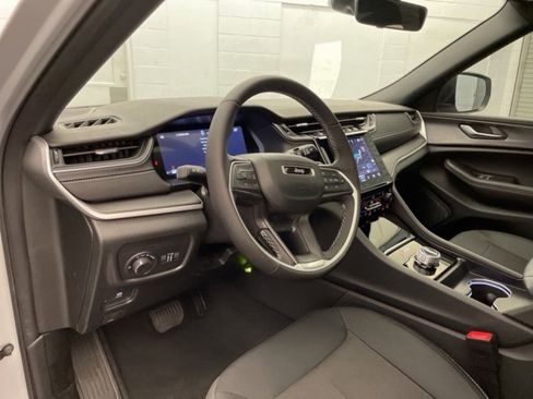 New 2025 Jeep Grand Cherokee Laredo image 15