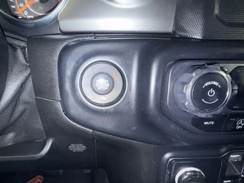 Used 2020 Jeep Wrangler Unlimited Sahara AWD/4WD image 22