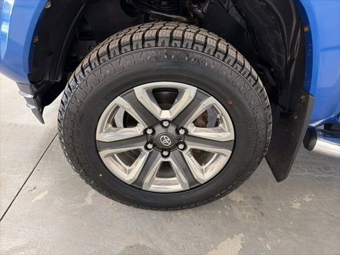 Used 2018 Toyota Tacoma Limited AWD/4WD image 5