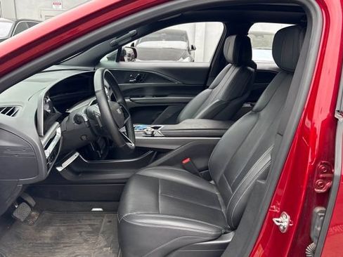 Used 2024 Cadillac Lyriq Luxury AWD/4WD image 3