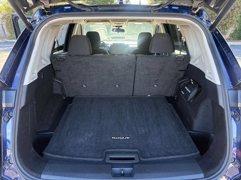 Used 2025 Nissan Rogue SV FWD image 33