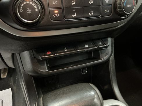 Used 2020 Chevrolet Colorado LT AWD/4WD image 15