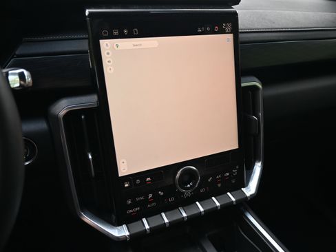 Used 2025 GMC Acadia Elevation FWD image 23