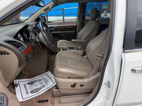 Used 2013 Chrysler Town & Country Touring-L w/ Entertainment Group #2 image 9