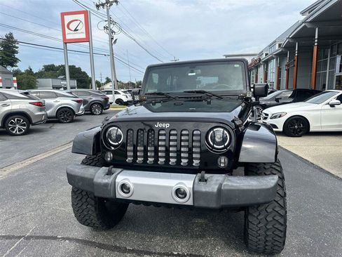 Used 2015 Jeep Wrangler Unlimited Sahara w/ Connectivity Group AWD/4WD image 10