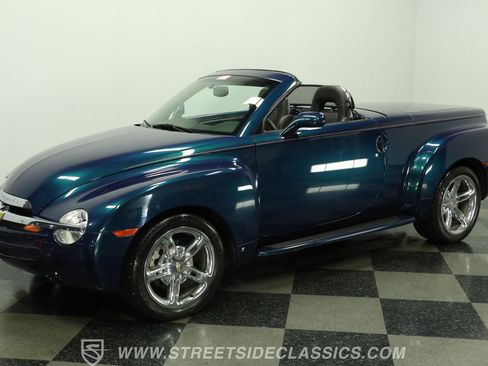 Used 2006 Chevrolet SSR w/ Preferred Equipment Group RWD image 6