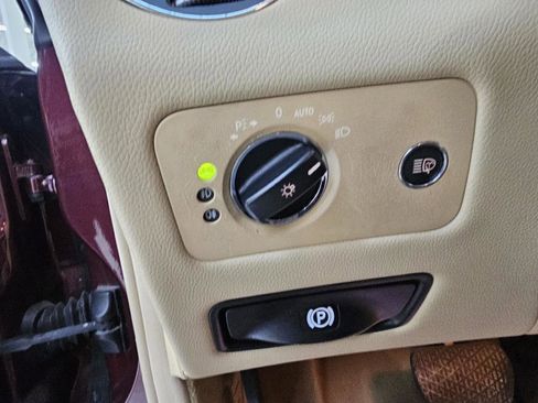 Used 2006 Mercedes-Benz CLS 500 w/ Premium Pkg image 35