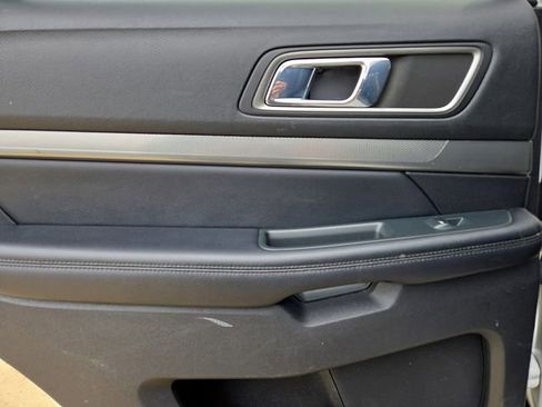 Used 2018 Ford Explorer XLT w/ Equipment Group 202A image 21