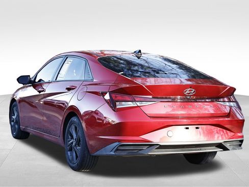 Used 2023 Hyundai Elantra SEL w/ Cargo Package image 3