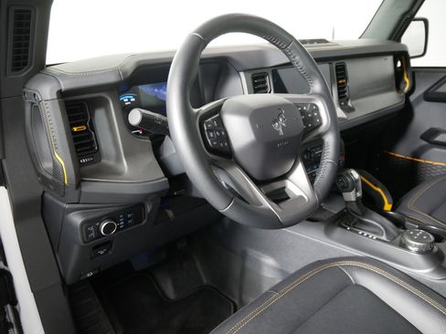 Used 2024 Ford Bronco Badlands image 10