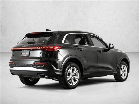 Certified 2025 Audi Q5 Premium w/ Convenience Package AWD/4WD image 5