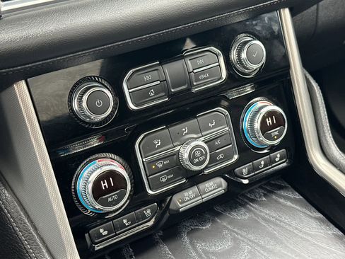 Used 2021 GMC Yukon Denali w/ Denali Premium Package image 20