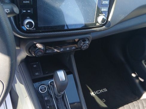 Used 2021 Nissan Kicks SV image 5