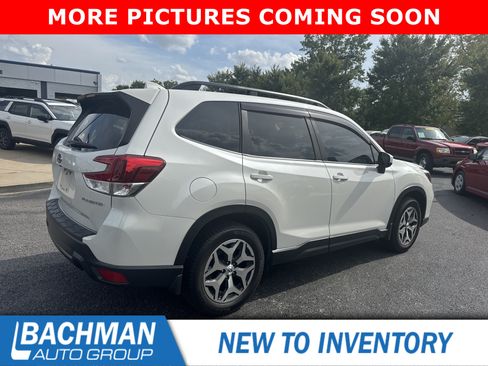 Used 2019 Subaru Forester Premium AWD/4WD image 3