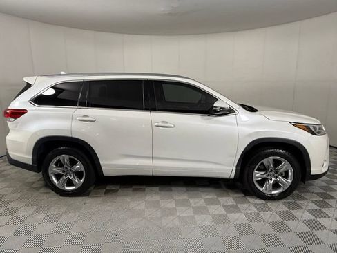 Used 2018 Toyota Highlander Limited FWD image 9