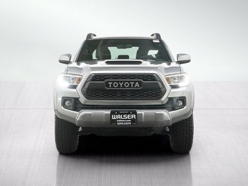 Used 2017 Toyota Tacoma TRD Sport w/ Premium & Technology Package AWD/4WD image 8