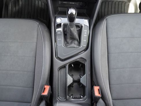 Used 2024 Volkswagen Taos SE FWD image 16