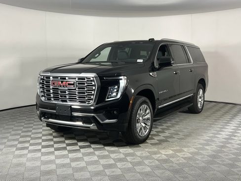 Used 2025 GMC Yukon XL Denali image 10