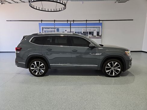 Used 2025 Volkswagen Atlas SEL Premium R-Line AWD/4WD image 9