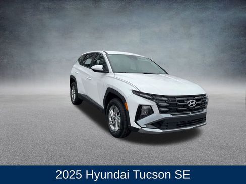 Used 2025 Hyundai Tucson SE image 3