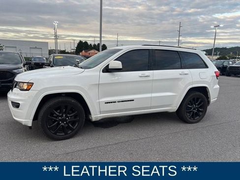 Used 2018 Jeep Grand Cherokee Altitude AWD/4WD image 4
