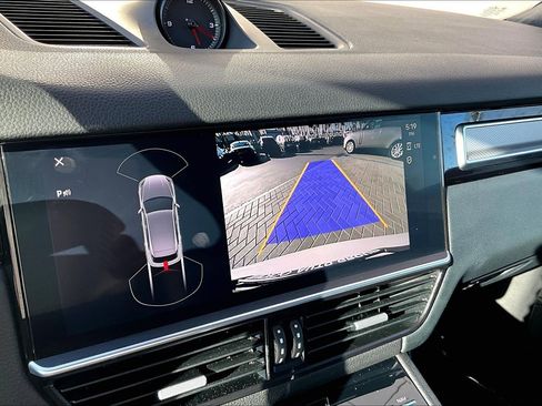 Used 2022 Porsche Cayenne Platinum Edition image 21