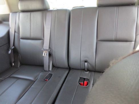 Used 2014 Chevrolet Tahoe LT w/ Luxury Package RWD image 8