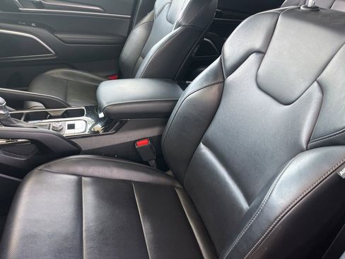 Used 2025 Kia Telluride S FWD image 8
