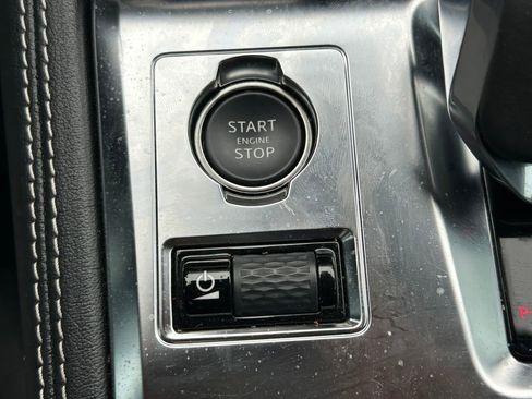 Used 2024 Jaguar F-PACE R-Dynamic S image 32