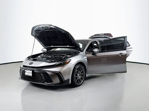 Used 2025 Toyota Camry SE FWD image 14